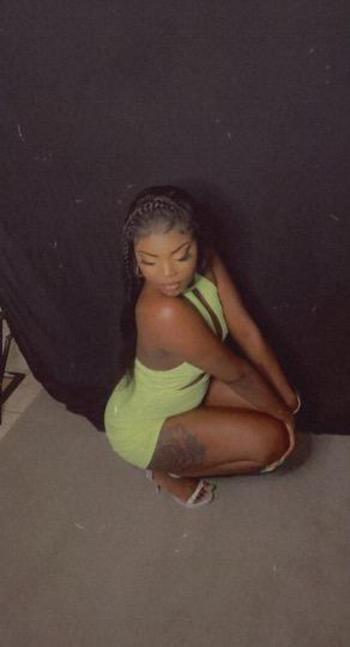 Tootsie, 22  female escort, Macon