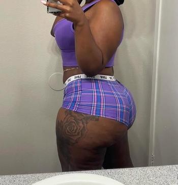 Juicy, 25  female escort, Macon