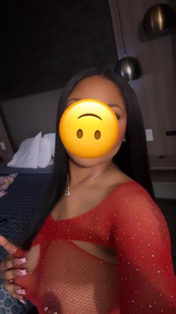 Red, 22  female escort, Macon