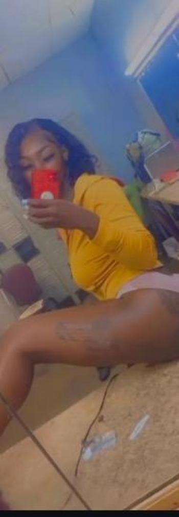 Candy, 25  female escort, Macon