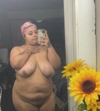 Niaa, 25  female escort, Macon