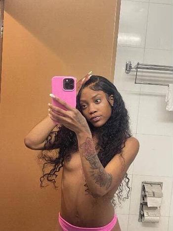 Ari, 23  female escort, Macon
